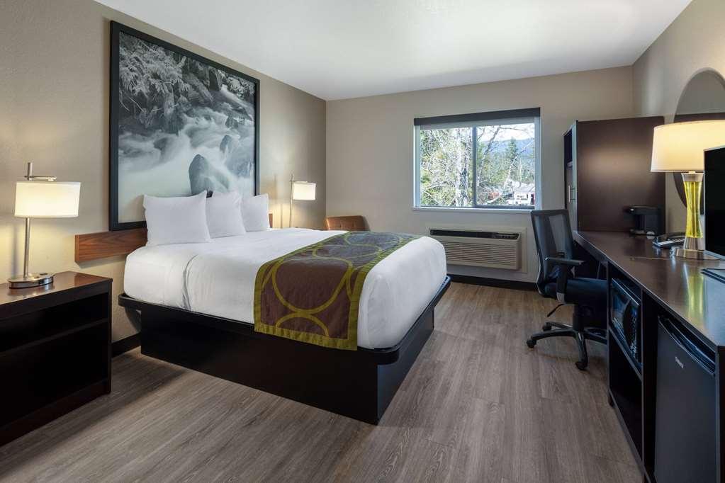 Hotel Super 8 By Wyndham St. Regis Pokoj fotografie