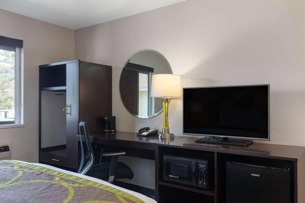 Hotel Super 8 By Wyndham St. Regis Pokoj fotografie