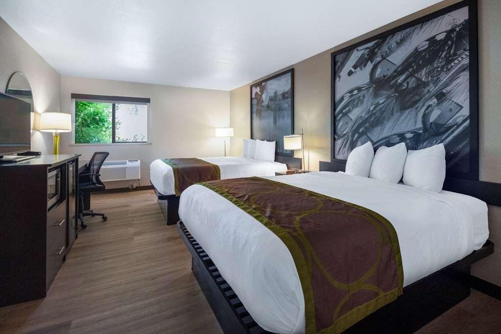 Hotel Super 8 By Wyndham St. Regis Pokoj fotografie