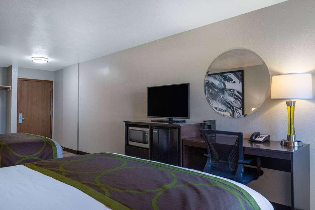 Hotel Super 8 By Wyndham St. Regis Pokoj fotografie