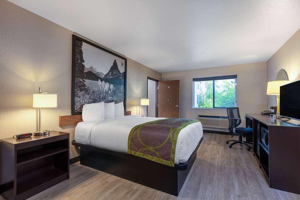 Hotel Super 8 By Wyndham St. Regis Pokoj fotografie