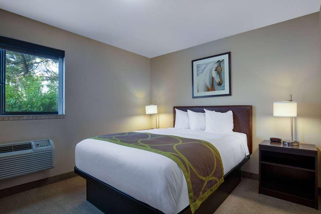 Hotel Super 8 By Wyndham St. Regis Pokoj fotografie