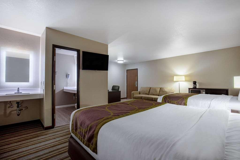 Hotel Super 8 By Wyndham St. Regis Pokoj fotografie